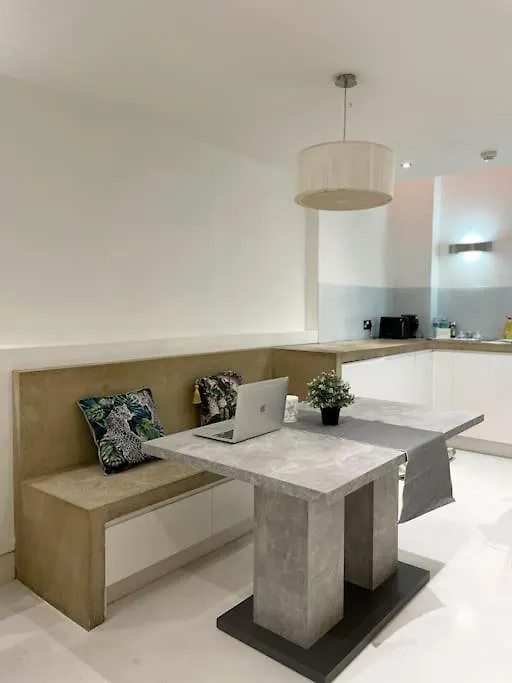 Chic Apt Sleeps Up To 4 Guests In Heart Of London Bridge 0*,  United Kingdom