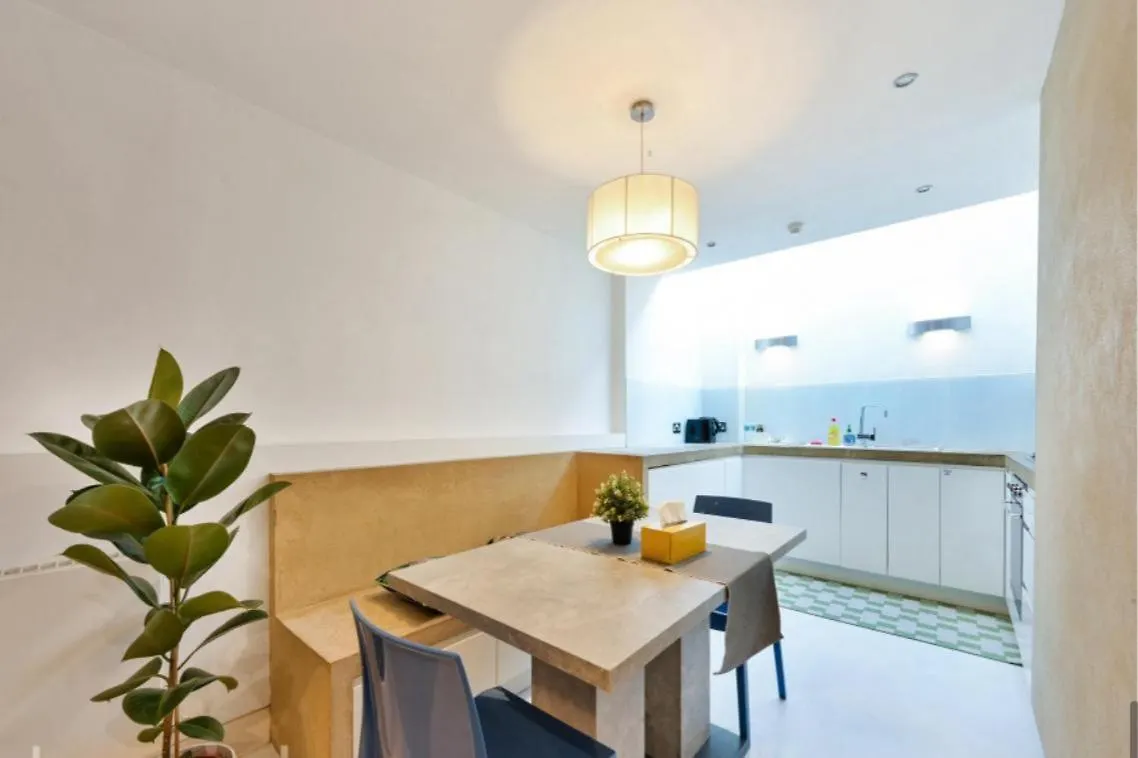 Chic Apt Sleeps Up To 4 Guests In Heart Of London Bridge 0*,  United Kingdom