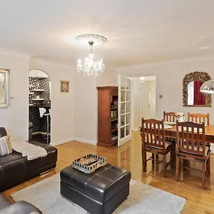 Beautiful And Cosy 2 Bedroom Flat Apartment