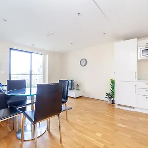 Tower Bridge Apartment