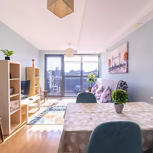 Tower Bridge Retreat Apartment
