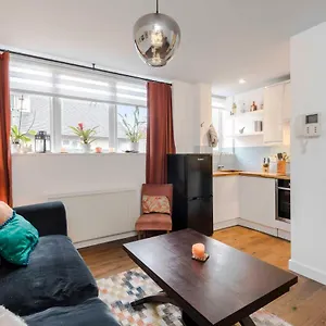 The Nook Tower Bridge Apartment